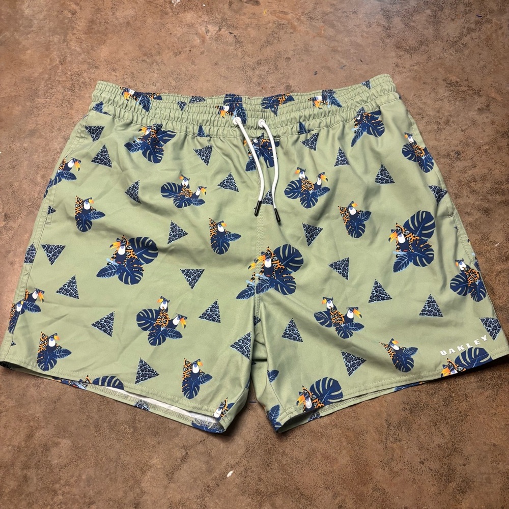 Oakley Toucan Tropics Men’s 2XL Beach Shorts Green Blue swim trunks